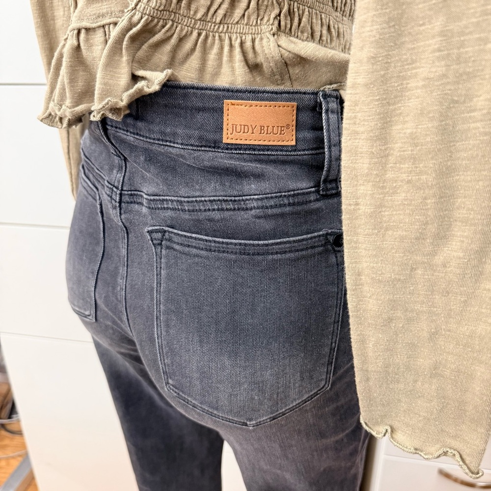 Judy Blue Black Flare High-Rise Jeans‎ - Picture 2 of 4